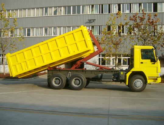 SINOTRUK HOWO 6X4 HOOK ARM GARBAGE TRUCK
