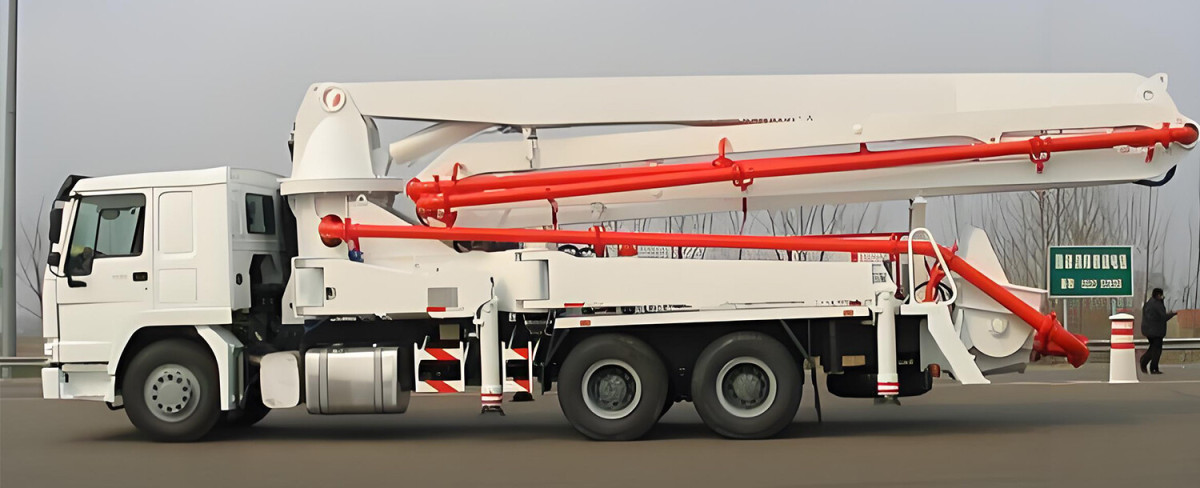 SINOTRUK HOWO 6X4 CONCRETE PUMP TRUCK1.jpg