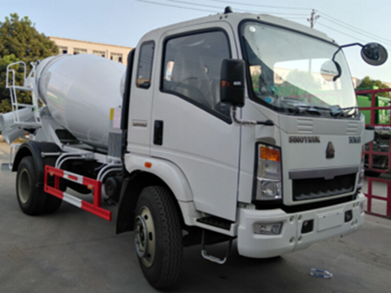 SINOTRUK 4x2 mixer truck 4cbm.jpg