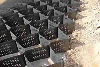 Innovative application of geocells in water conservancy projects