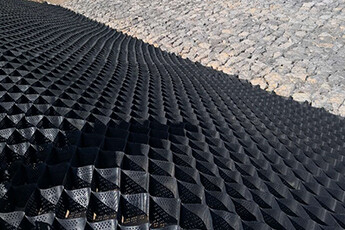 Innovative application of geocells in water conservancy projects