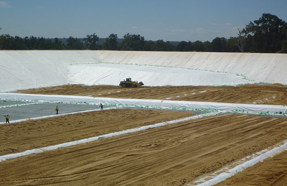High-strength polypropylene staple fiber needle-punched geotextile