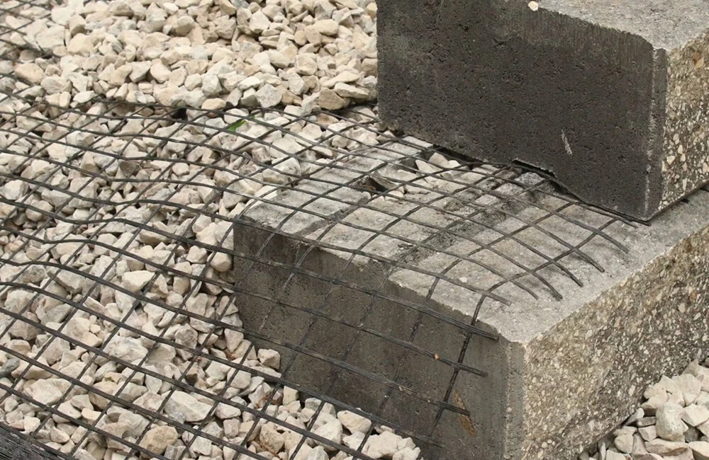 Steel-plastic geogrid