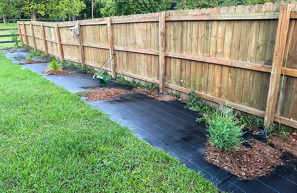 Rainwater-permeable weed-proof cloth