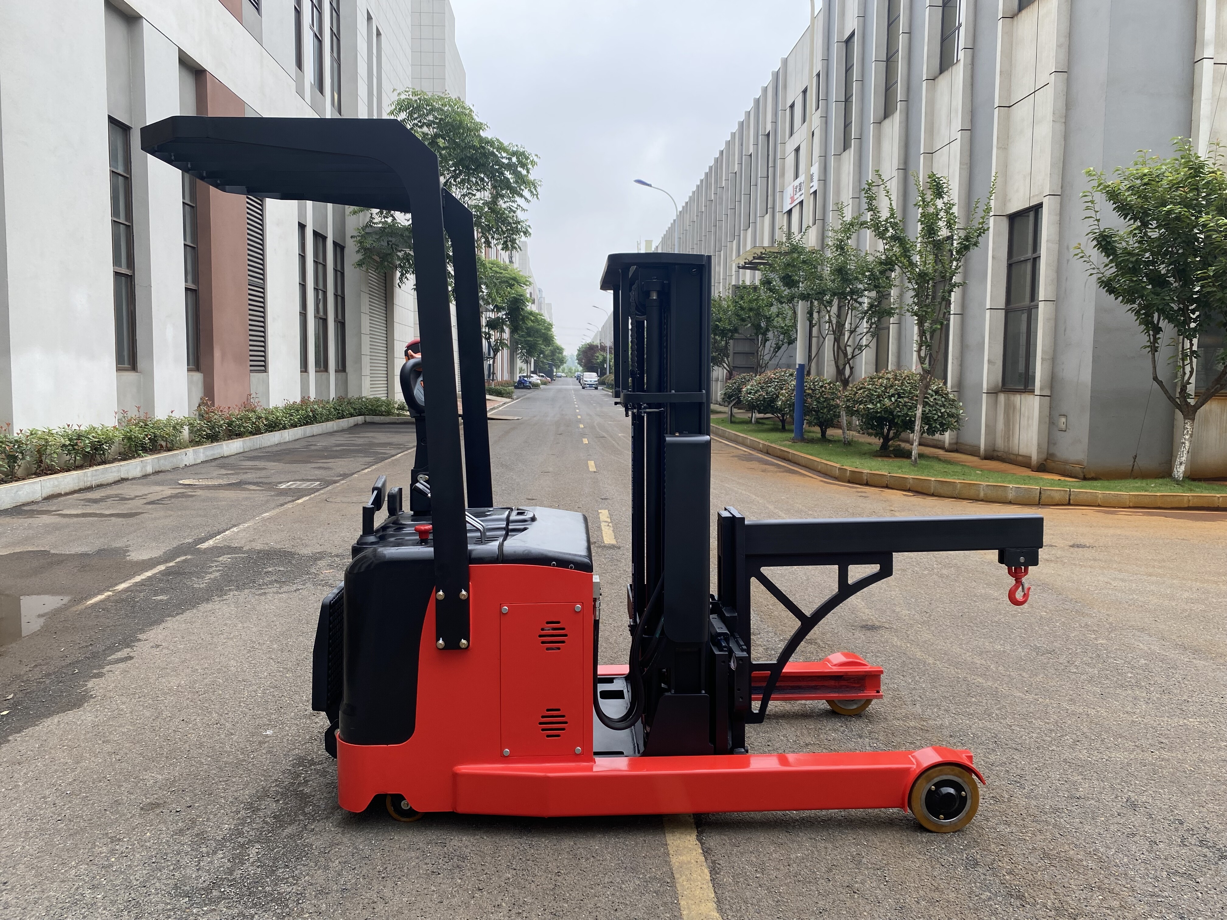 Crane Reach Truck