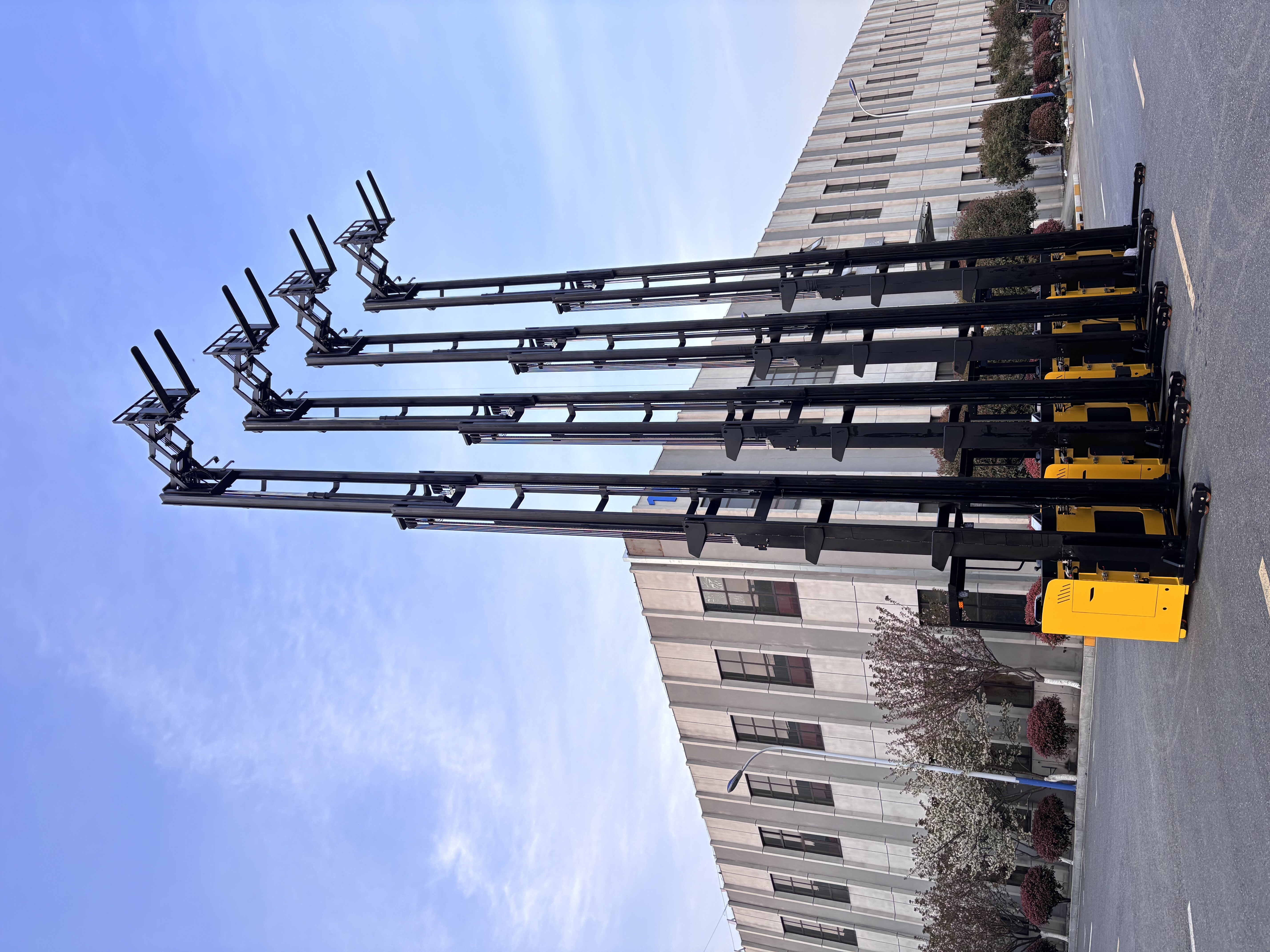 Double Scissors Reach Truck