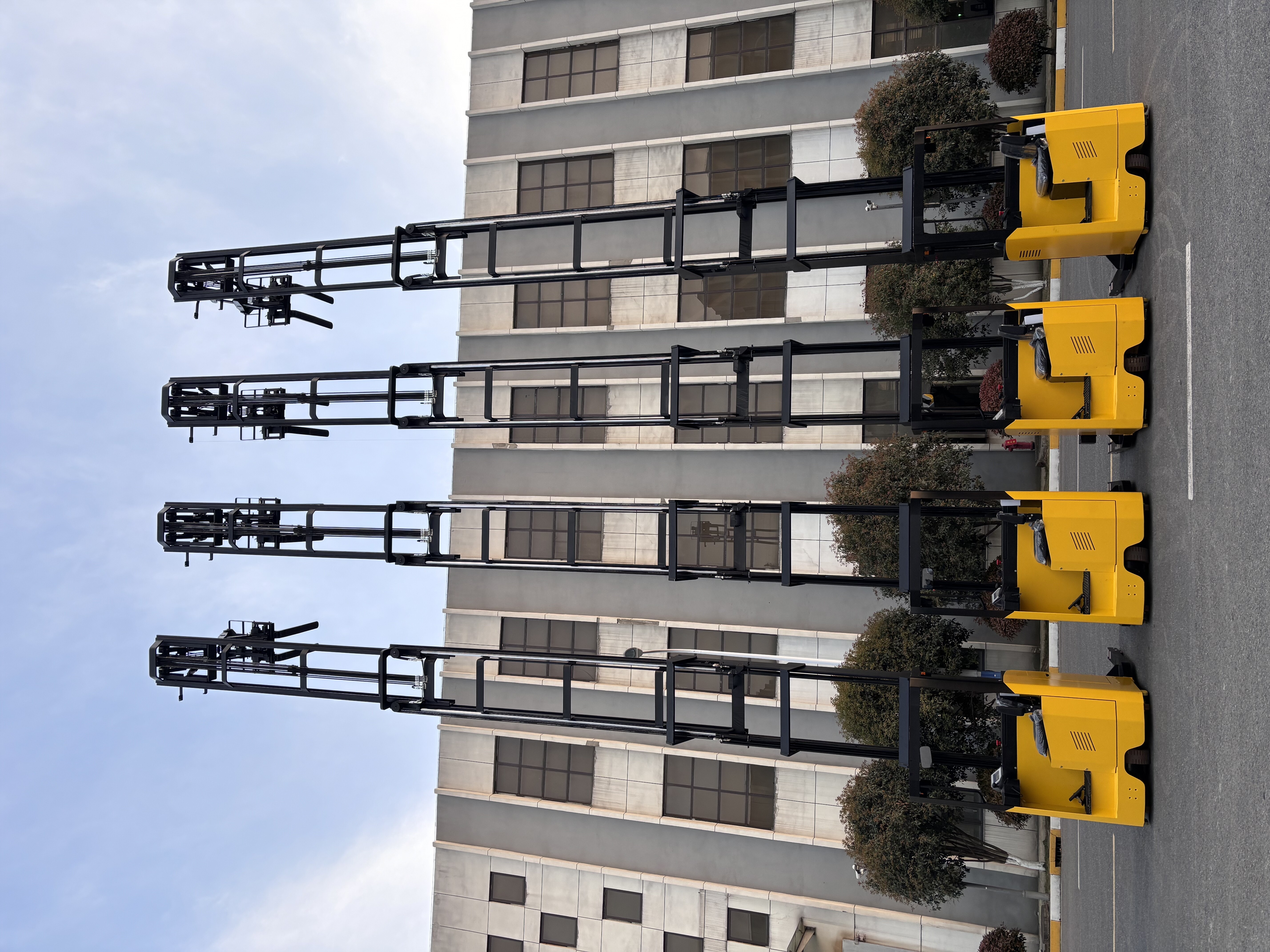 Double Scissors Reach Truck