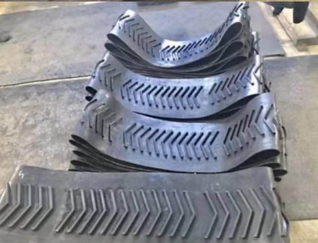 Custom Industrial V Ribbed Pattern Rubber Chevron Conveyor Belt