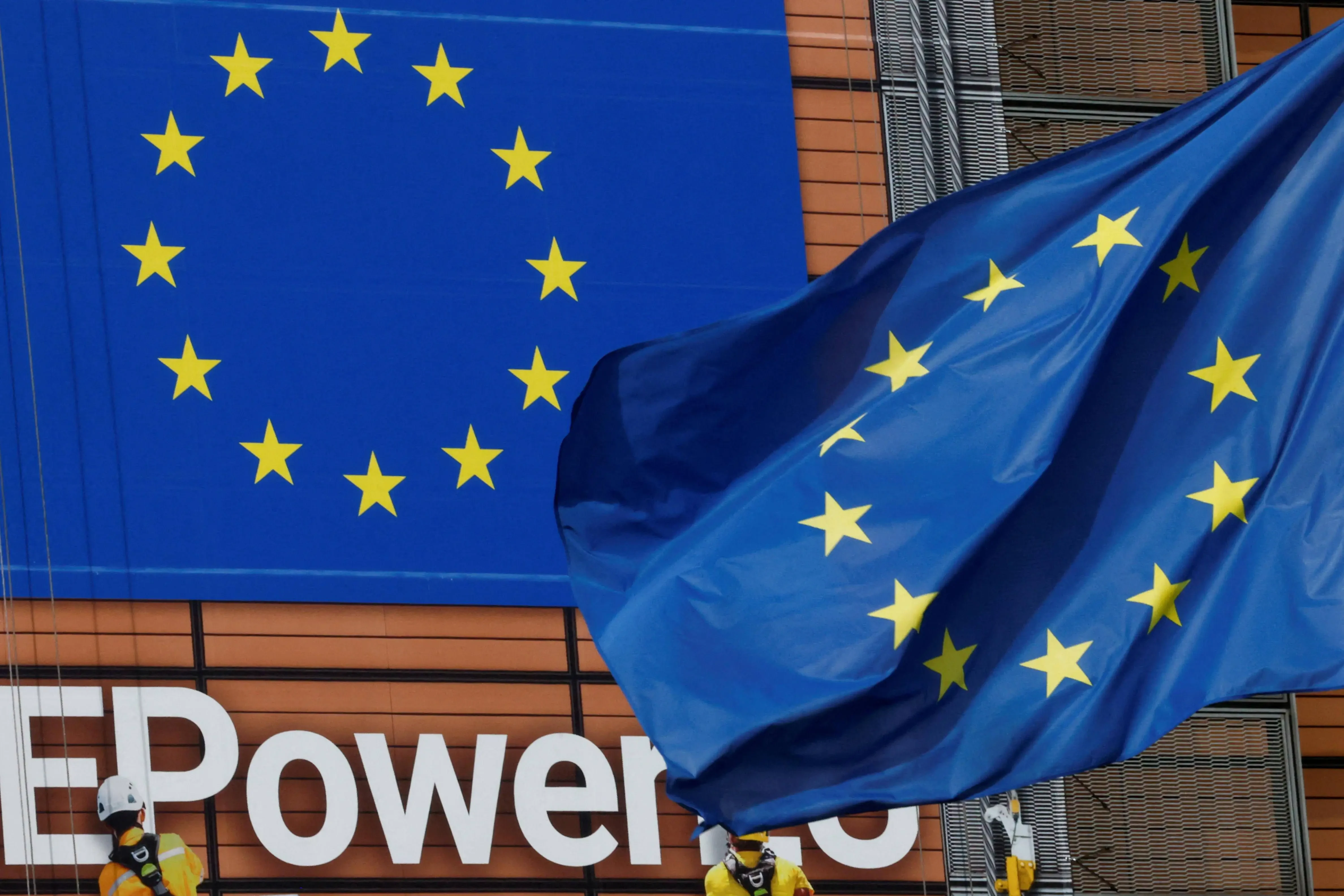 EU promises to respond strongly to possible US tariff hike