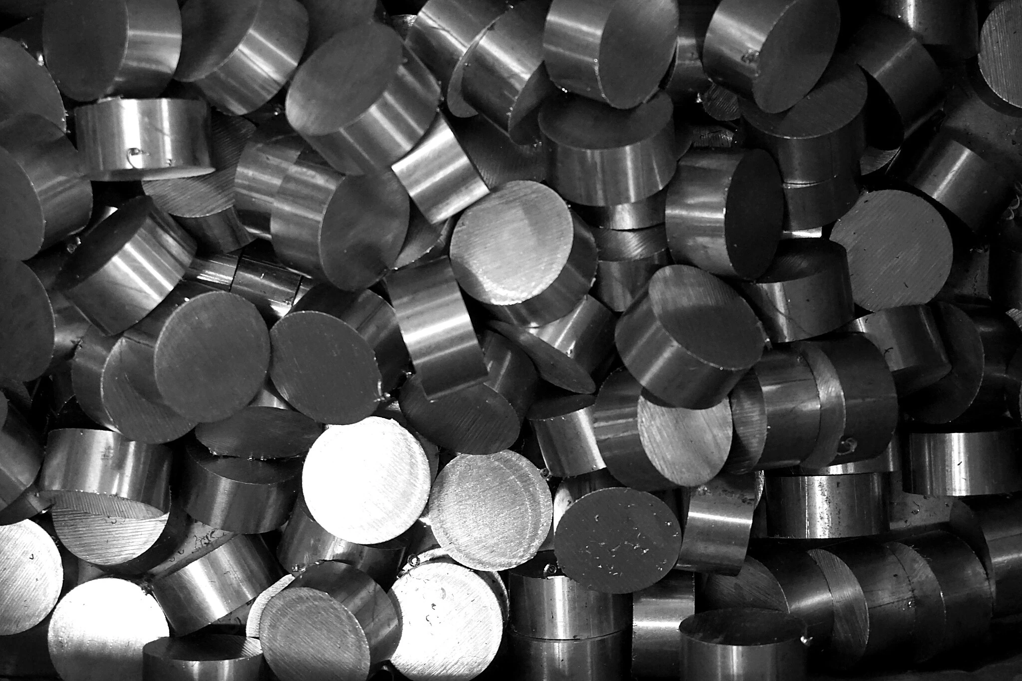 Nickel falls below $15,000 a ton as global supplies increase
