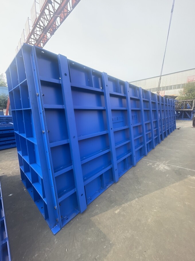 Retaining wall formwork