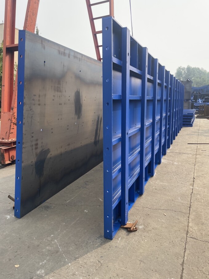 Retaining wall formwork