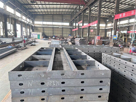 Flat steel formwork
