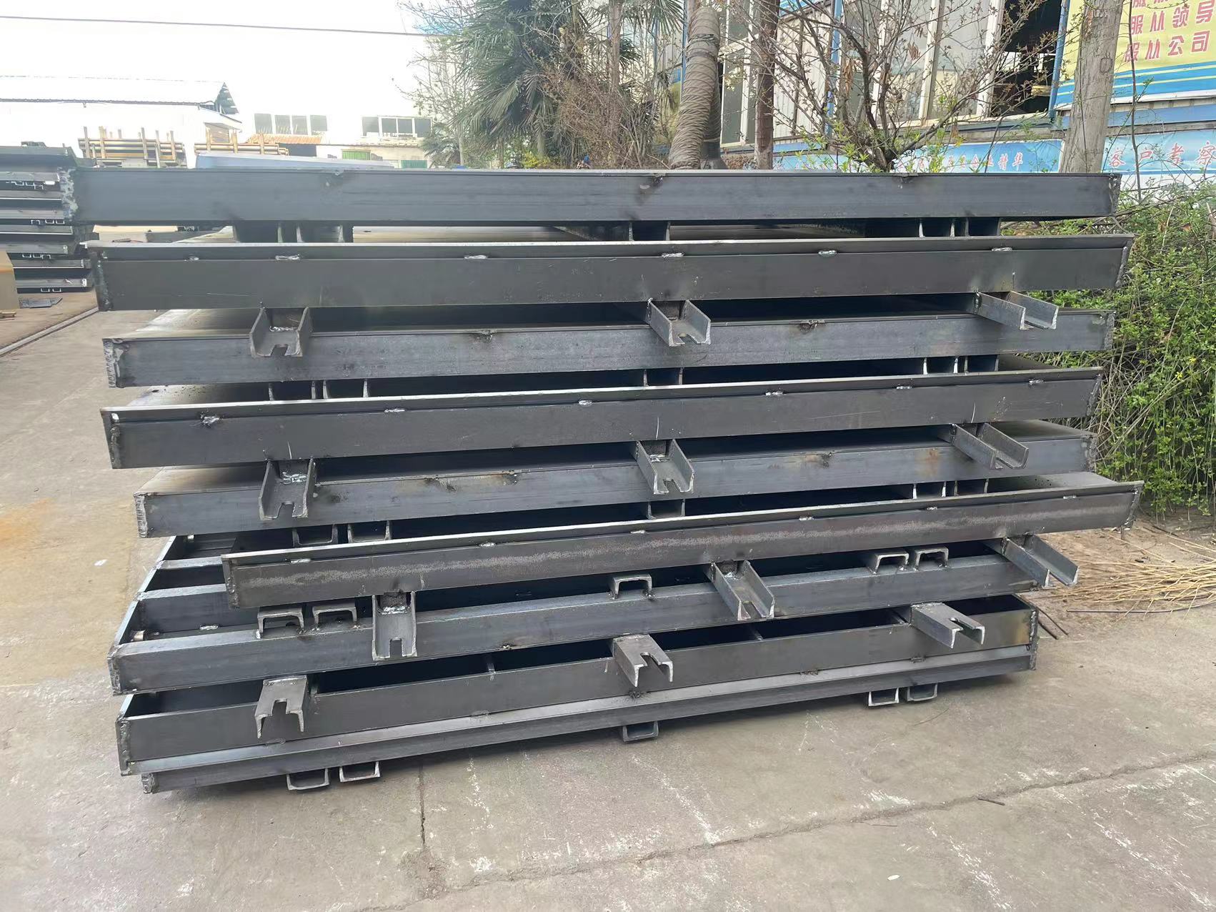 Flat steel formwork