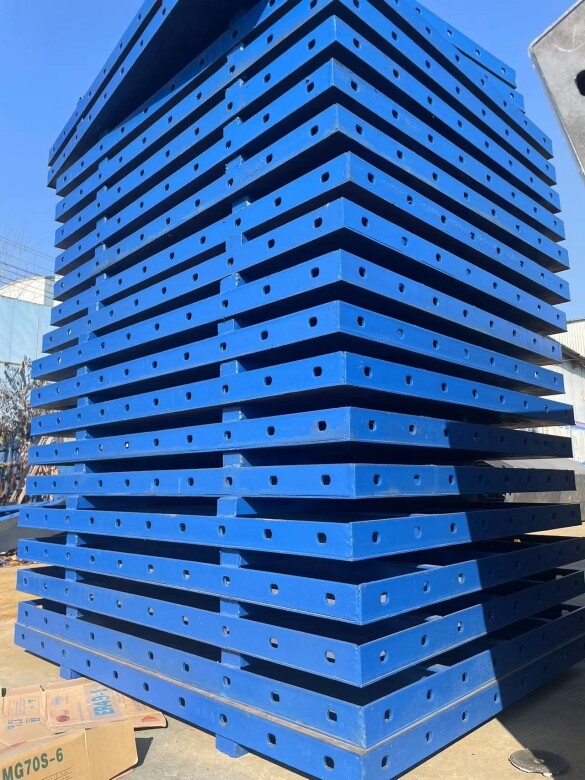 Flat steel formwork