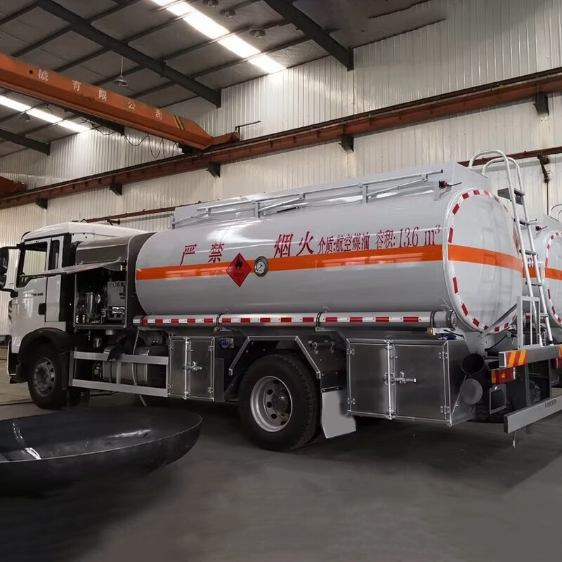 Sinotruk HOWO 20CBM Aviation Aircraft Tank Refueling Truck