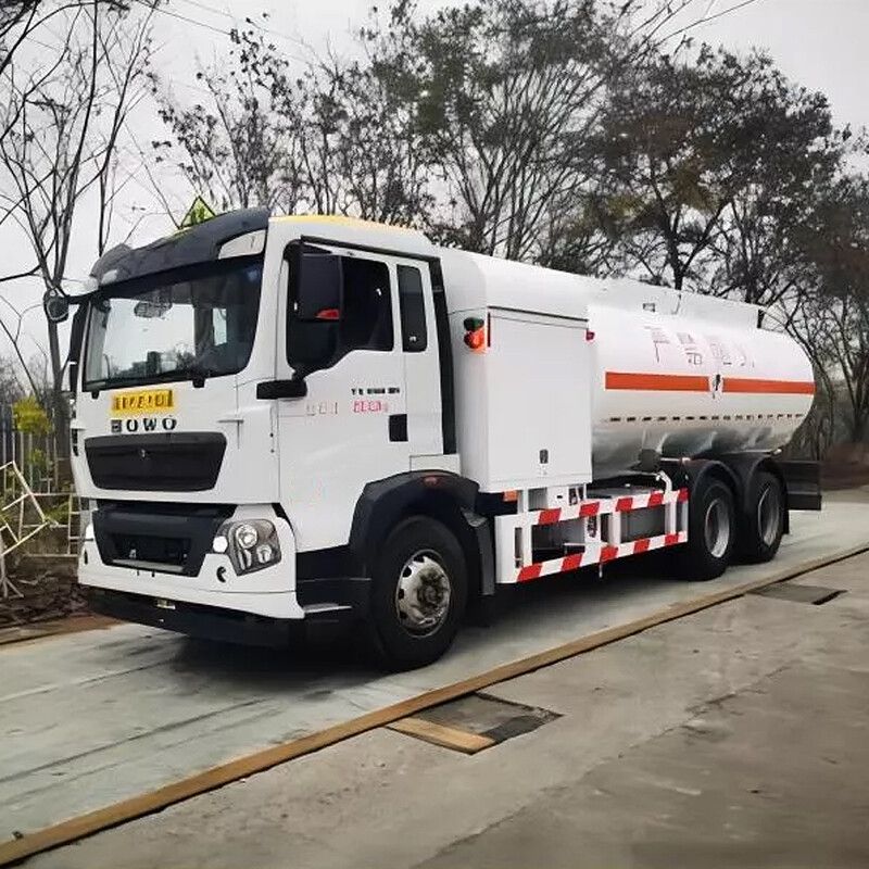 Sinotruk Airport Aircraft Jet Fuel Truck Helicopter Refueling Trucks