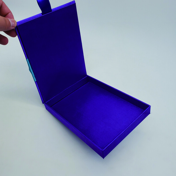 Wholesale Silk Velvet Magnetic Closure Gift Boxes for Sports Cards, Invitations & More