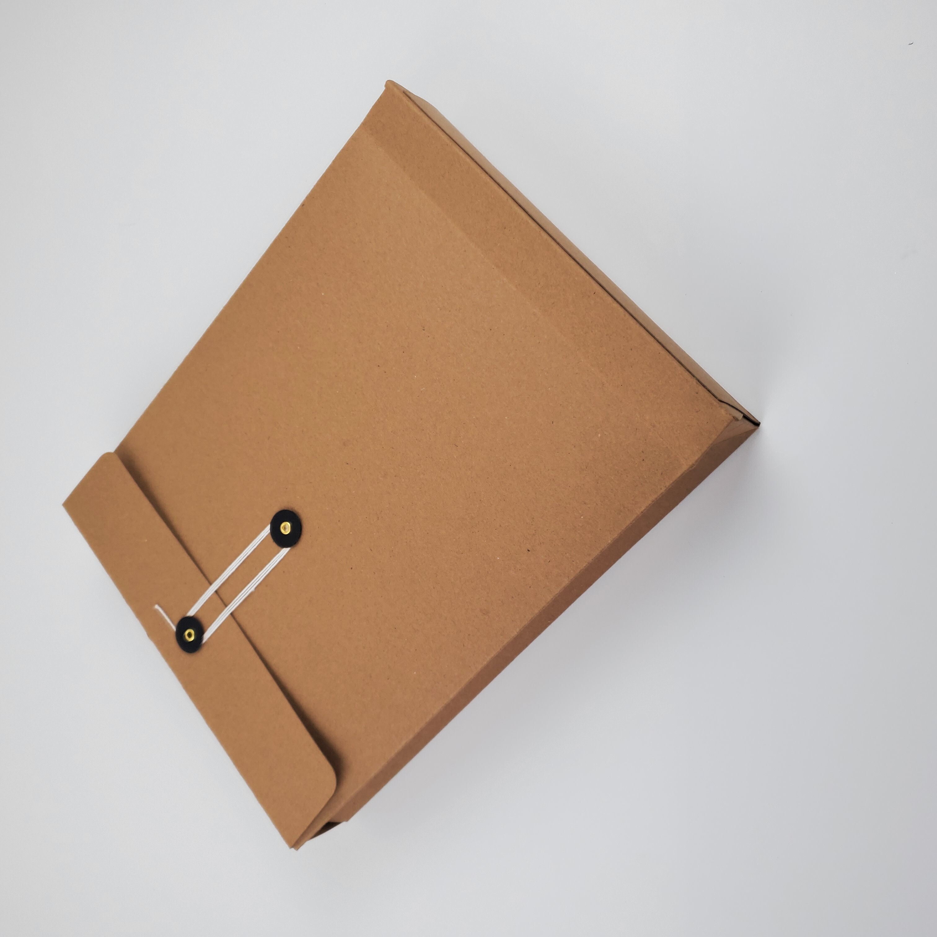  Custom Luxury Kraft Paper Clothing Shipping Boxes with Foldable Design for Men's T-Shirts