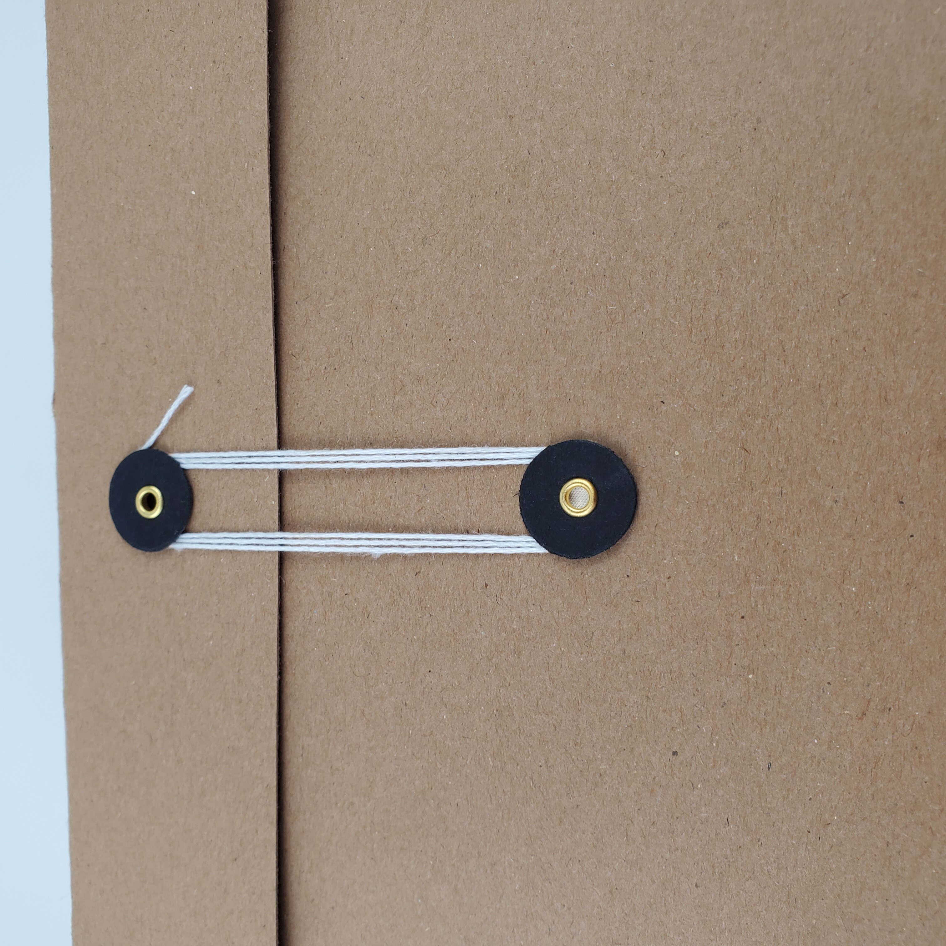  Custom Luxury Kraft Paper Clothing Shipping Boxes with Foldable Design for Men's T-Shirts