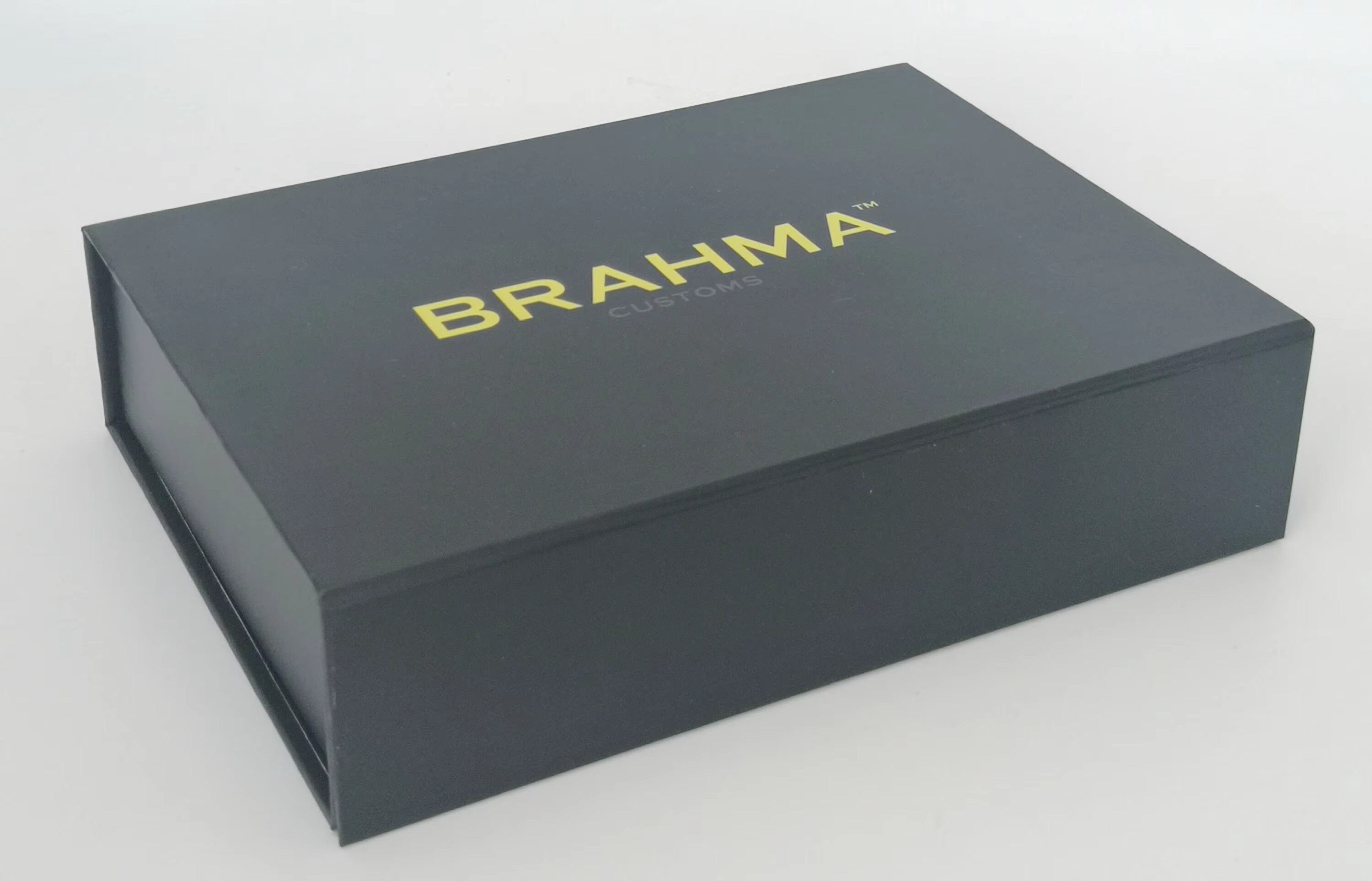  Custom Black Magnetic Gift Box Packaging with High-Quality Cardboard and Offset Printing
