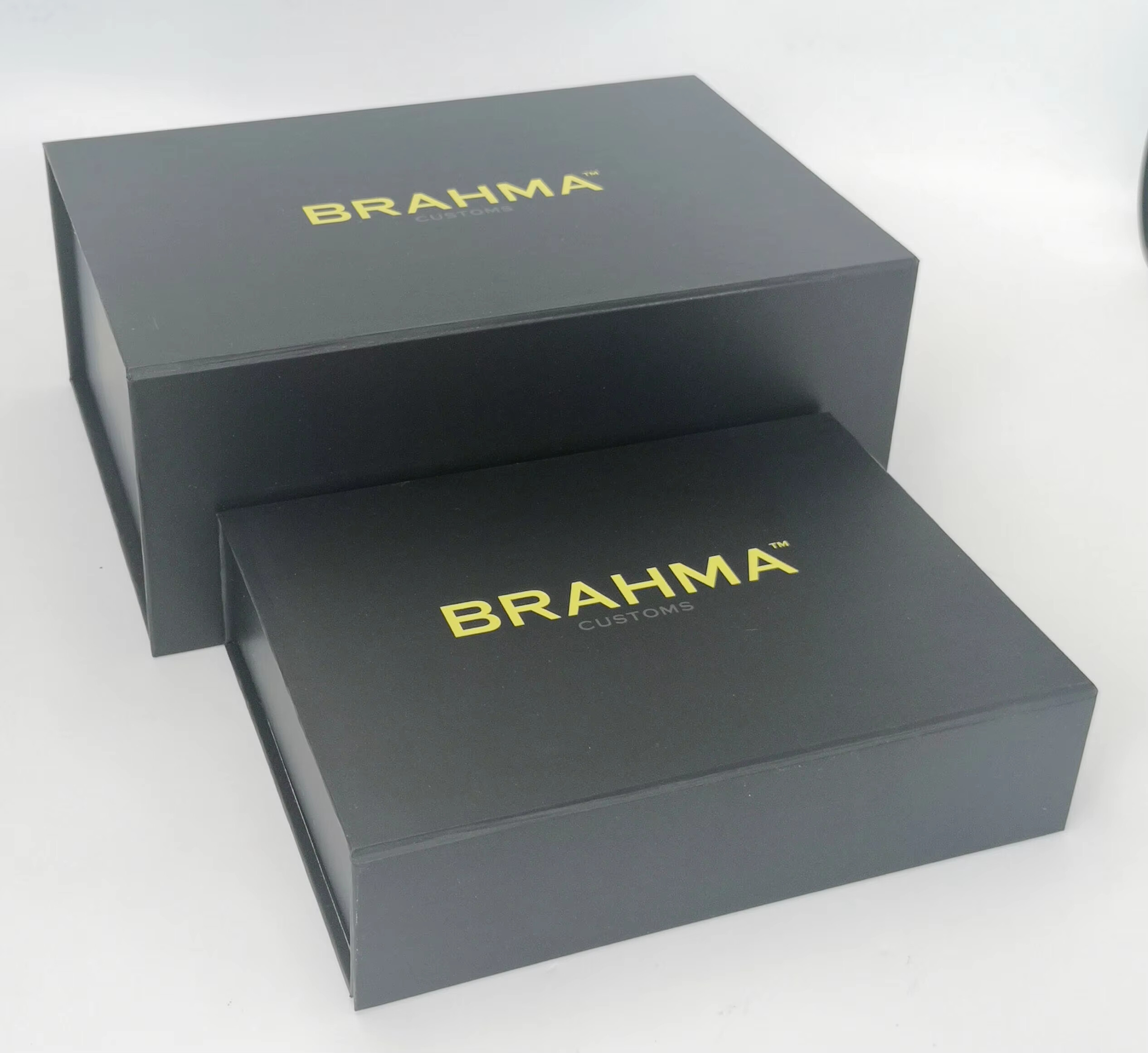  Custom Black Magnetic Gift Box Packaging with High-Quality Cardboard and Offset Printing
