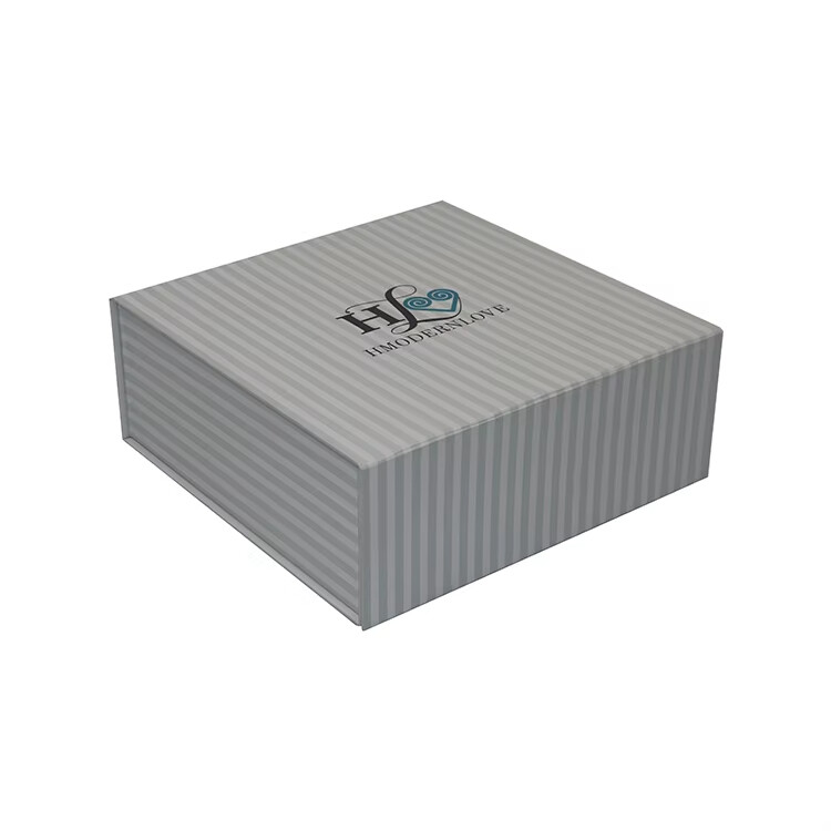  Custom Magnetic Foldable Paper Flap Box with Foil Logo for High-End Packaging