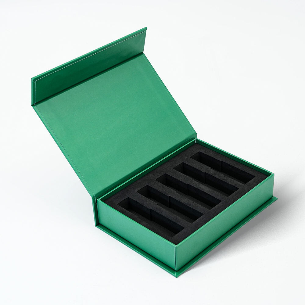  Customized Eva Rigid Cardboard Magnetic Gift Boxes Wholesale with Eva Foam Insert for Nail Polish