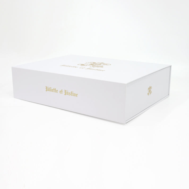  Luxury Custom Hard Board Magnetic Box with EVA Foam Insert for Clothing & Cosmetic Packaging