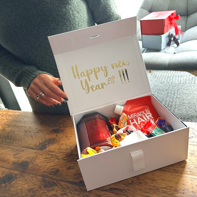  Custom Luxury Clothes Gift Box Packaging with Magnetic Lid & Ribbon - High-End Cardboard Folding Box