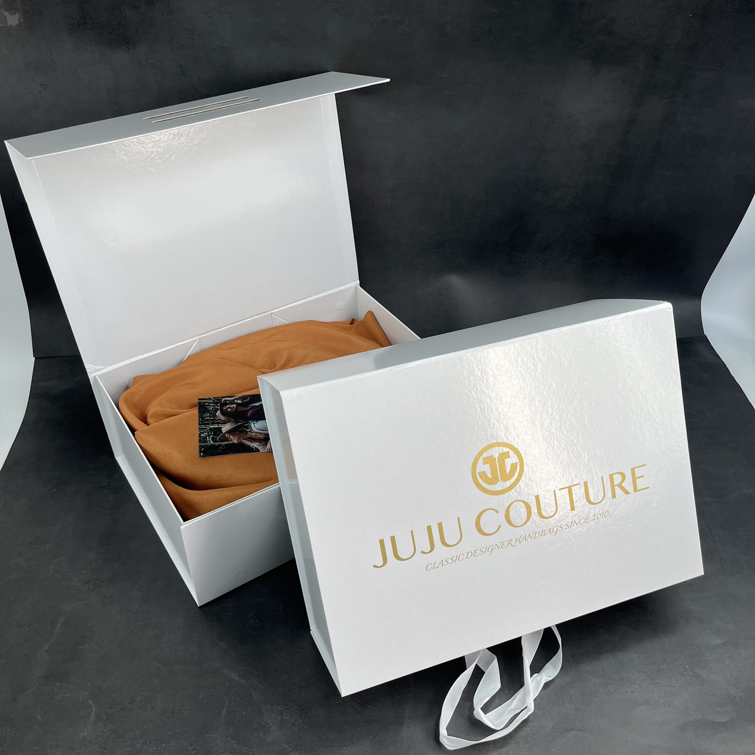  Customized Luxury White & Gold Magnetic Gift Box with Ribbon Handle for High-End Branding