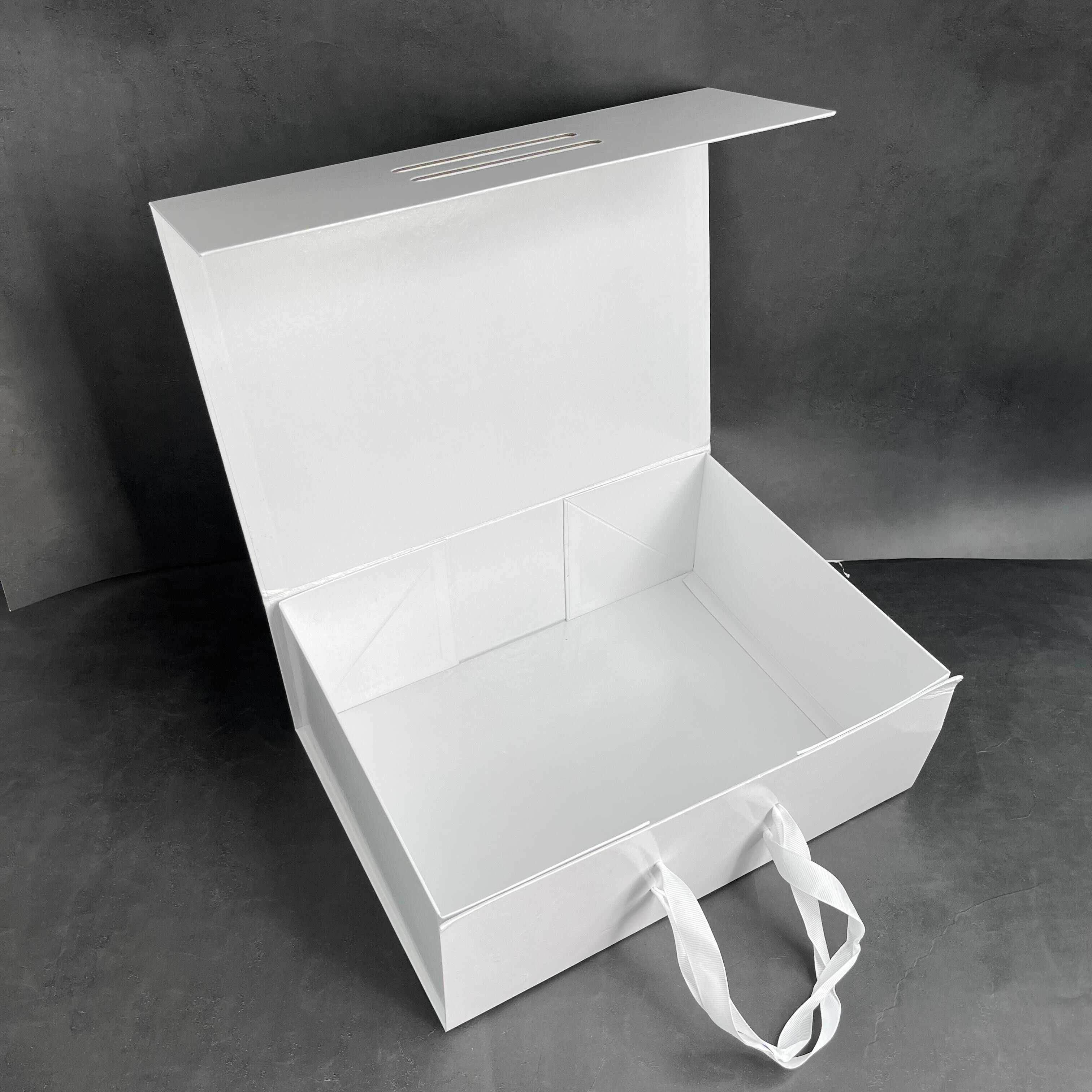  Customized Luxury White & Gold Magnetic Gift Box with Ribbon Handle for High-End Branding