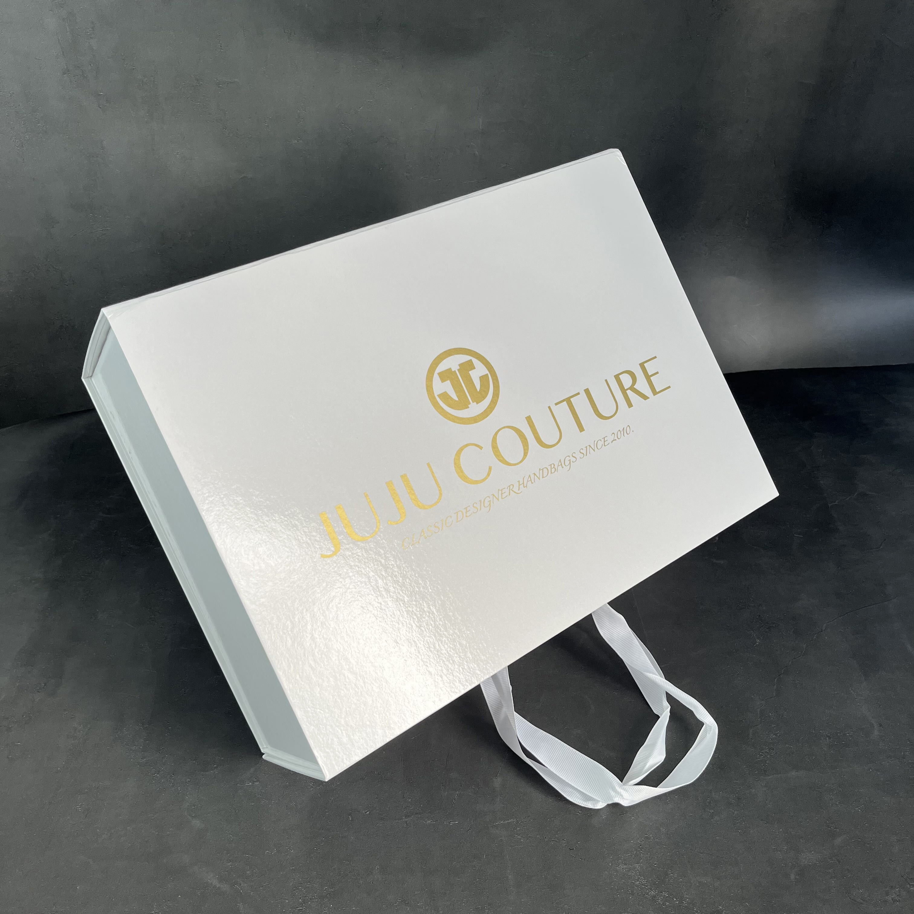  Customized Luxury White & Gold Magnetic Gift Box with Ribbon Handle for High-End Branding