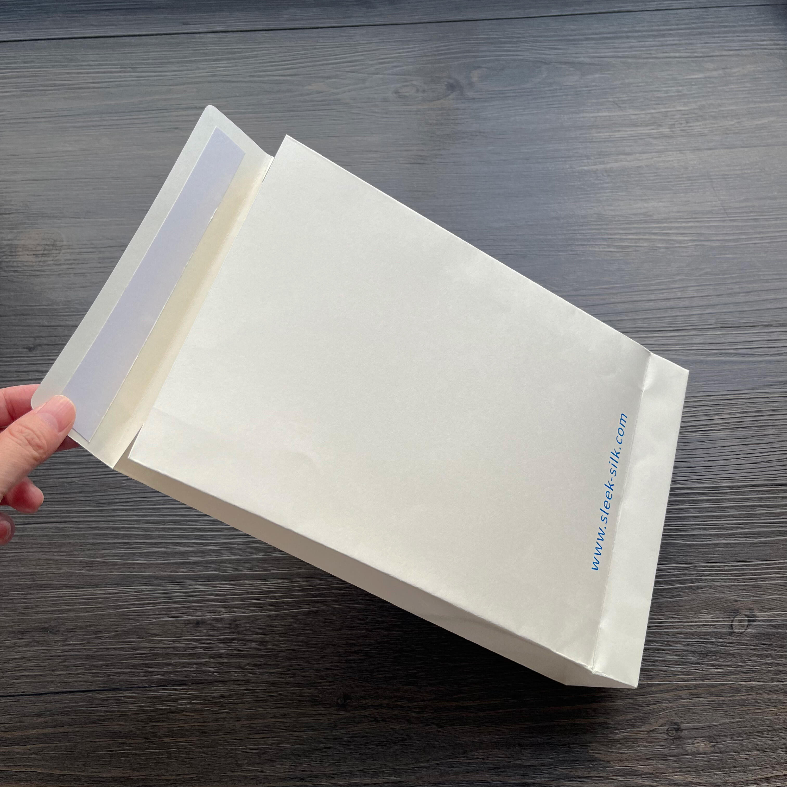  Strong 180gsm White Paper Bag Envelopes for Custom Shipping - Quality Corrugated Mailer Boxes