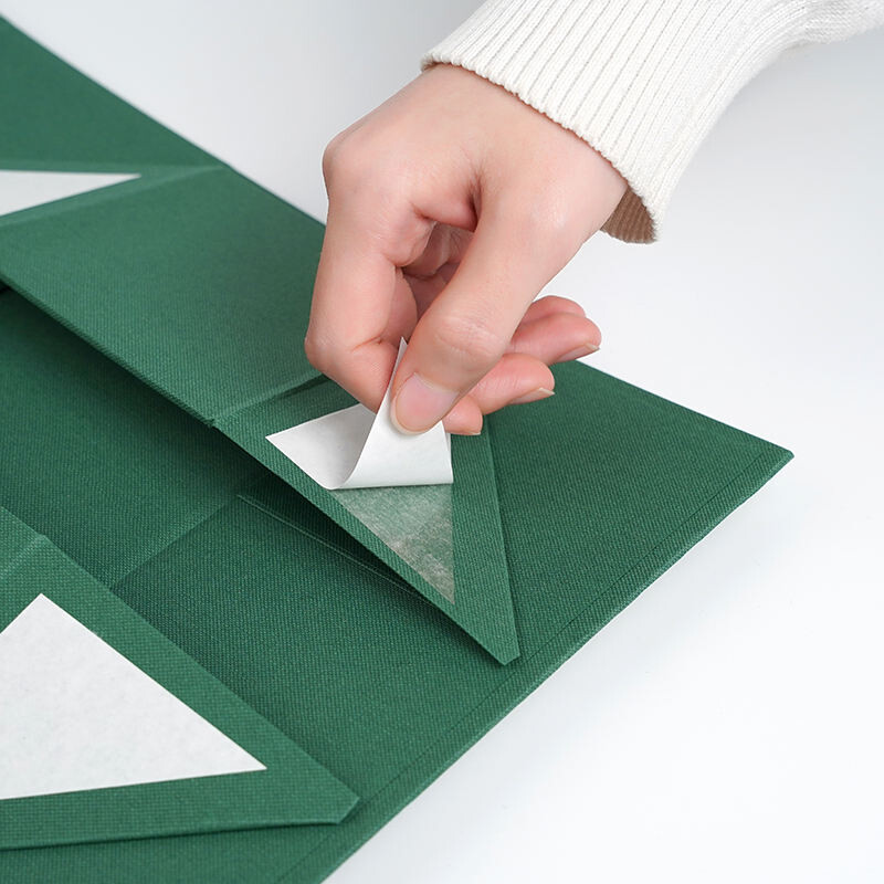  Customized Printing Packaging Gift Box with Magnetic Closure - 2mm Grey Board for Clothing Caps