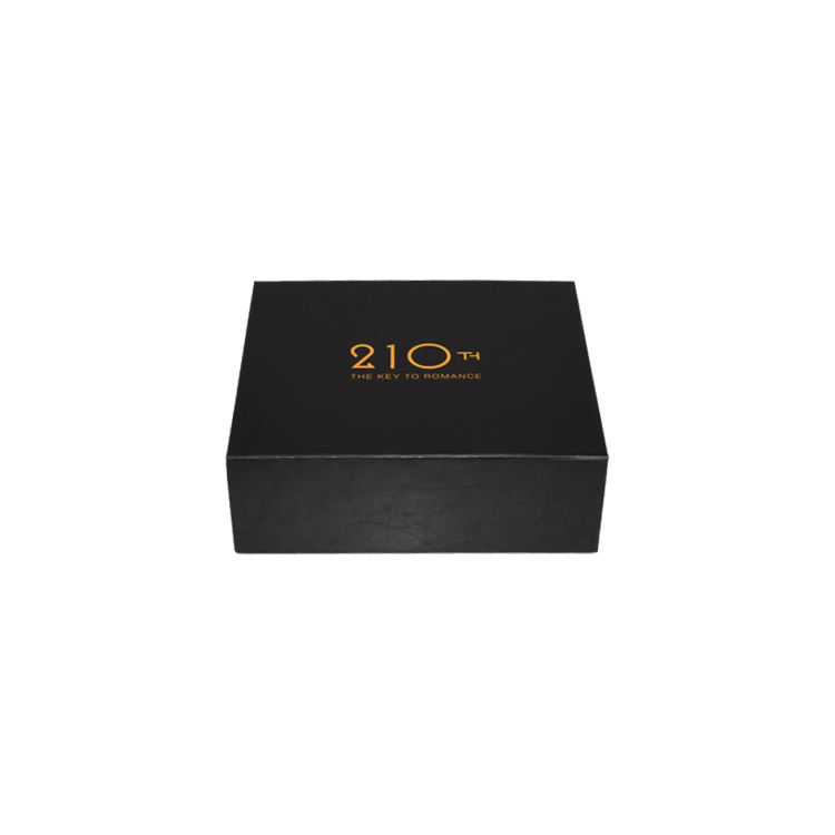  Luxury Black Custom Logo Magnetic Closure Foldable Cardboard Gift Packaging with Silk