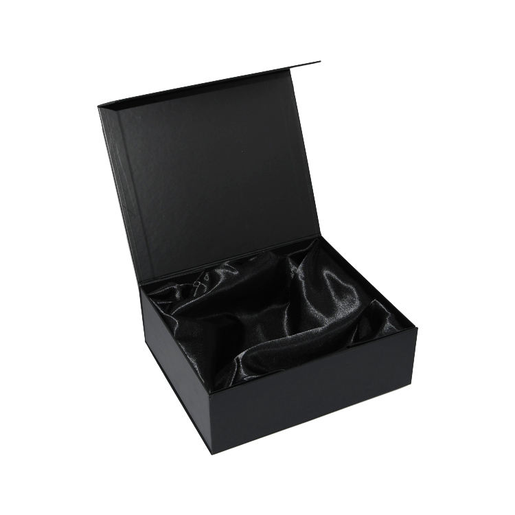 Luxury Black Custom Logo Magnetic Closure Foldable Cardboard Gift Packaging with Silk