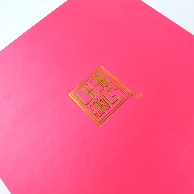  Fancy Gold Foil Logo Premium Gift Packaging - Magnetic Closure Cardboard Box with Flat Pack Design
