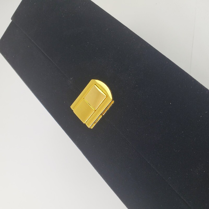  Custom New Year Luxury Caviar Gift Box with Rigid Black Packaging