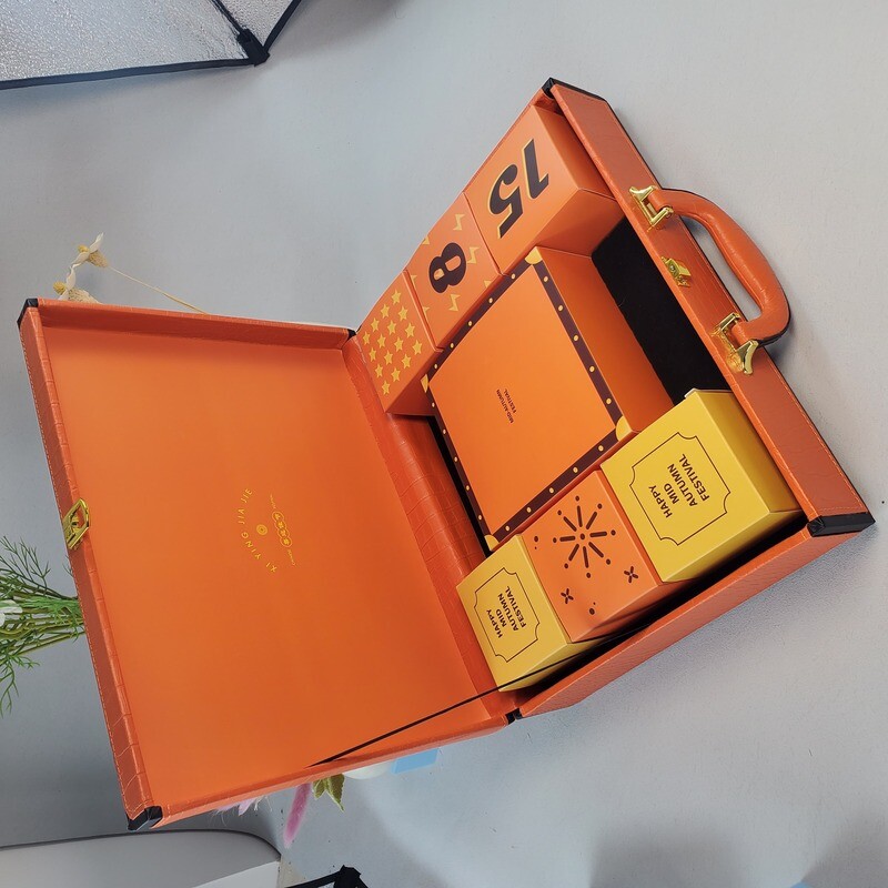  Vintage MDF Wooden Keychain Perfume Suitcase Gift Box with PU Leather Lock - Customized Packaging Solutions