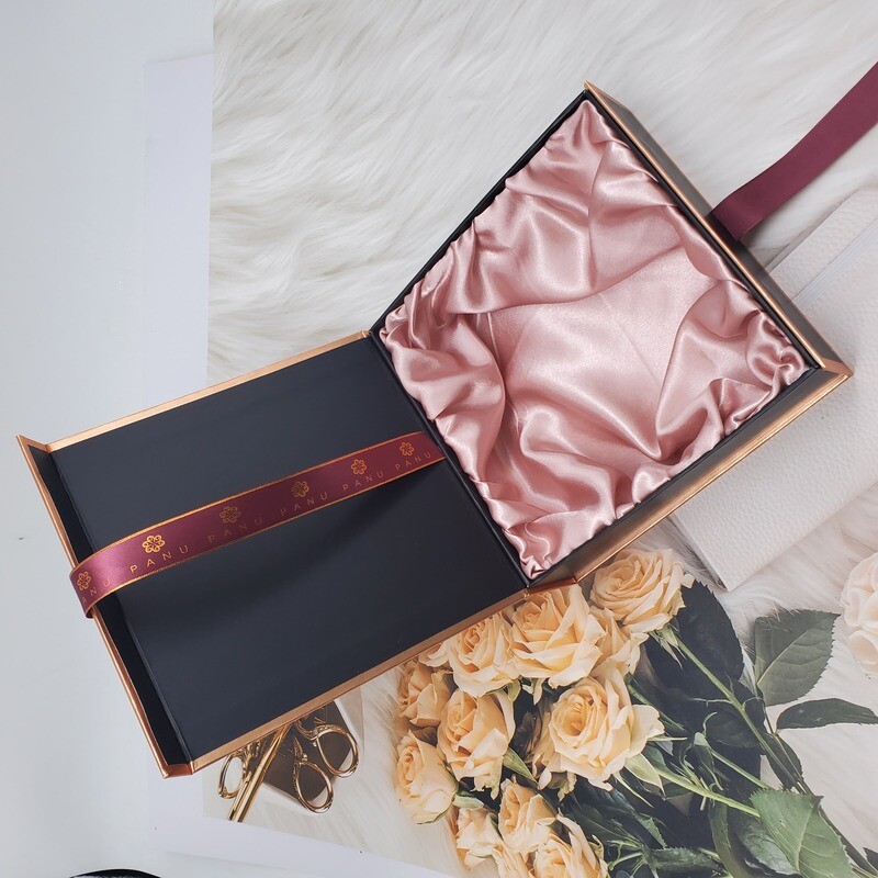  Customized Black Cardboard Magnetic Flip Jewelry Box with Logo Printing