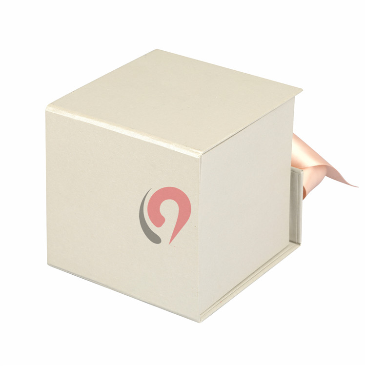 Square White Luxury Folding Paper Gift Packaging Logo Customized Box