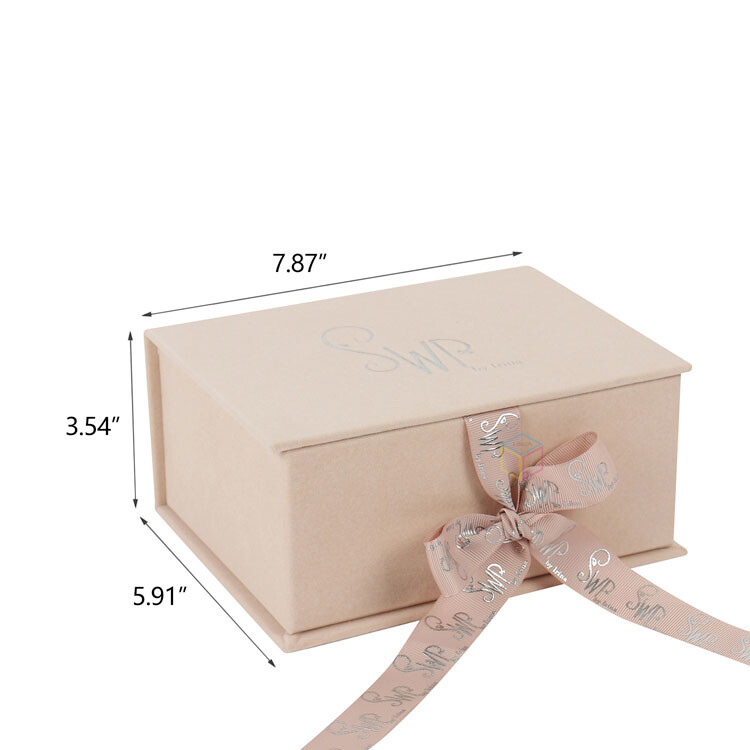  Custom Luxury Square Baby Apparel Packaging in Velvet Gift Box