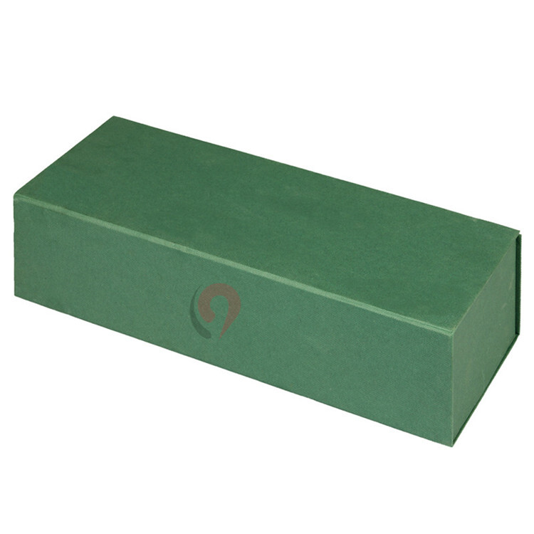  Customized Green Magnetic Jewelry Box with Satin Clear Window for Elegant Gift Packaging