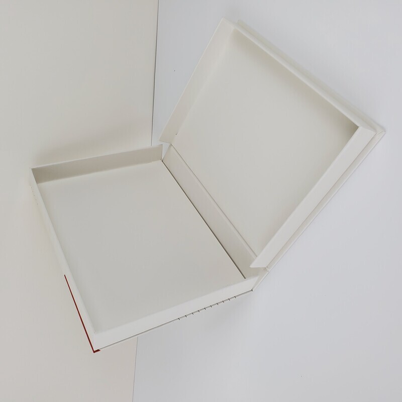 Custom Luxury Large Chocolate Packaging - Black Cardboard Magnetic Box with High-End Design