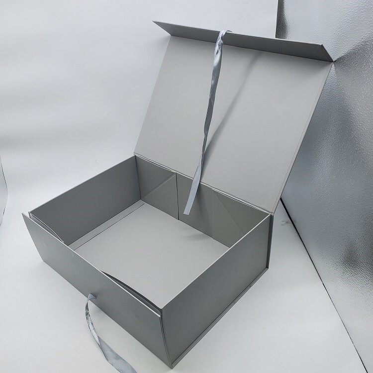 Custom Jacket Packaging - Big Gift Box with Cardboard Clothing Packaging Solutions