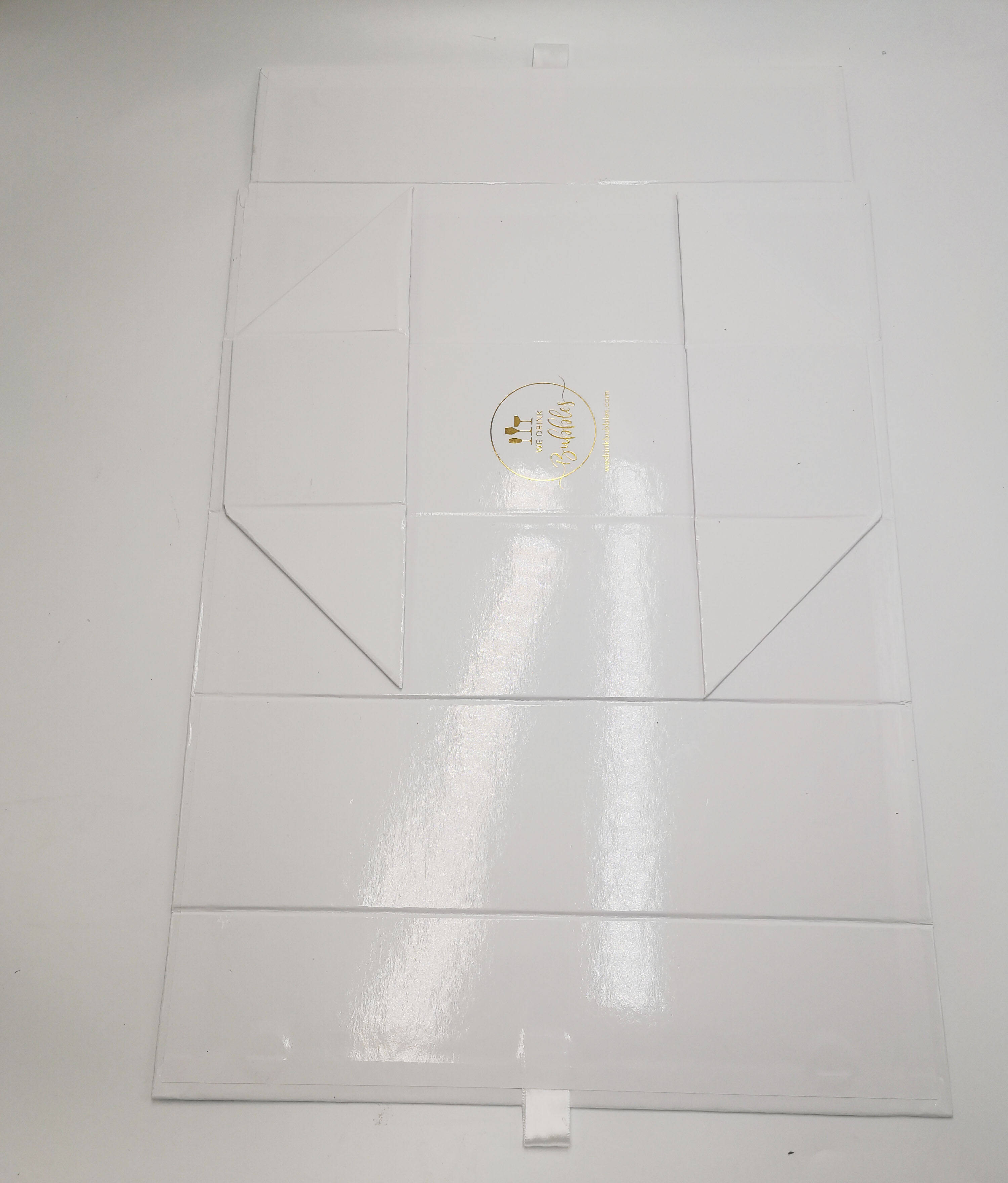 Customizable White Rigid Whiskey & Champagne Bottle Gift Packaging with Magnetic Cardboard Fold Boxes