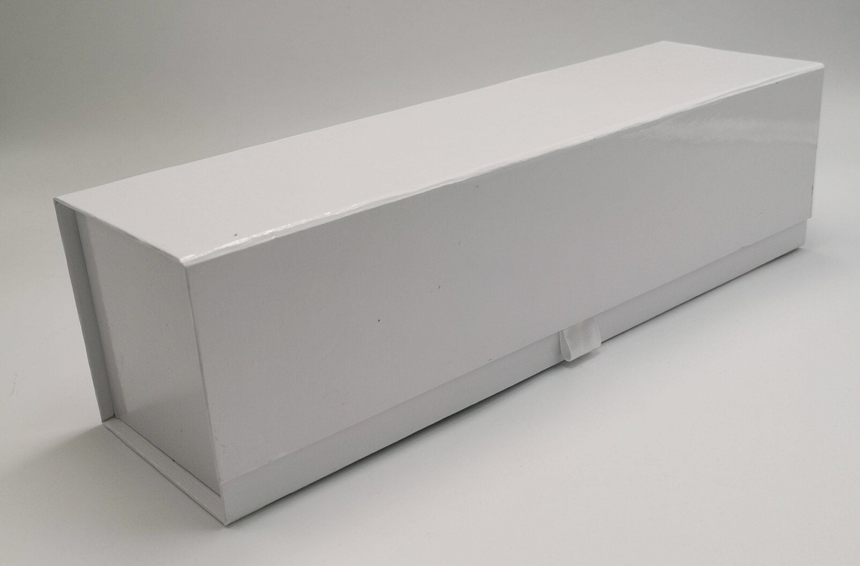 Customizable White Rigid Whiskey & Champagne Bottle Gift Packaging with Magnetic Cardboard Fold Boxes