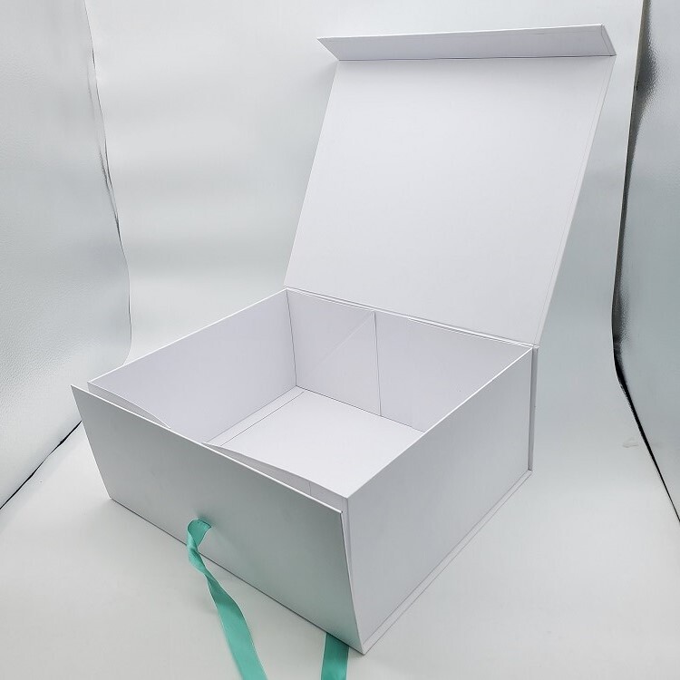 Custom Baby Keepsake Packaging: Magnetic Collapsible Cardboard Box