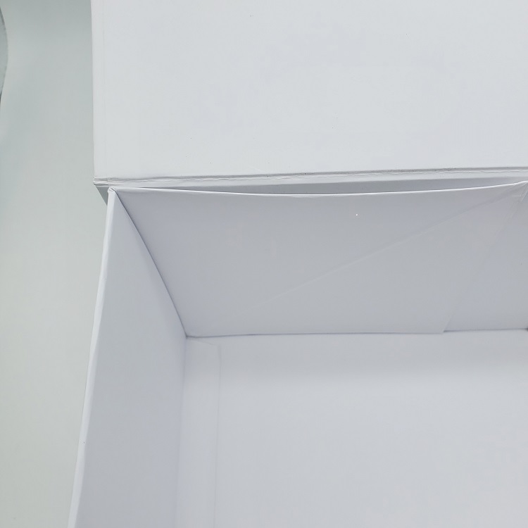 Custom Baby Keepsake Packaging: Magnetic Collapsible Cardboard Box